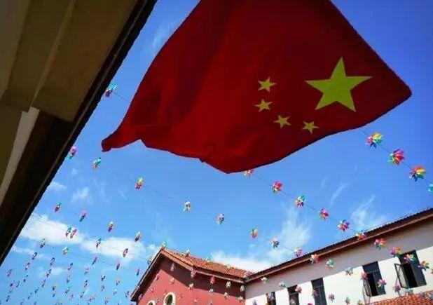 刘表重金聘请徐庶来辅佐，徐庶：刘表这人善恶不分，交不得！